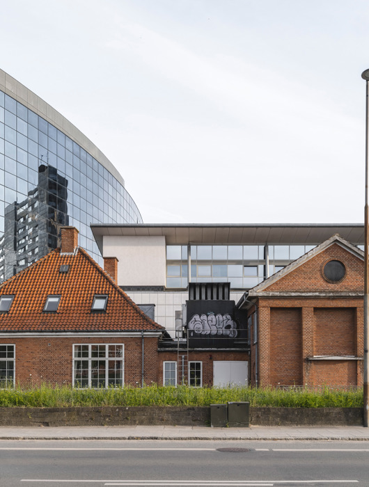 Vidt forskellige bygninger på OUH